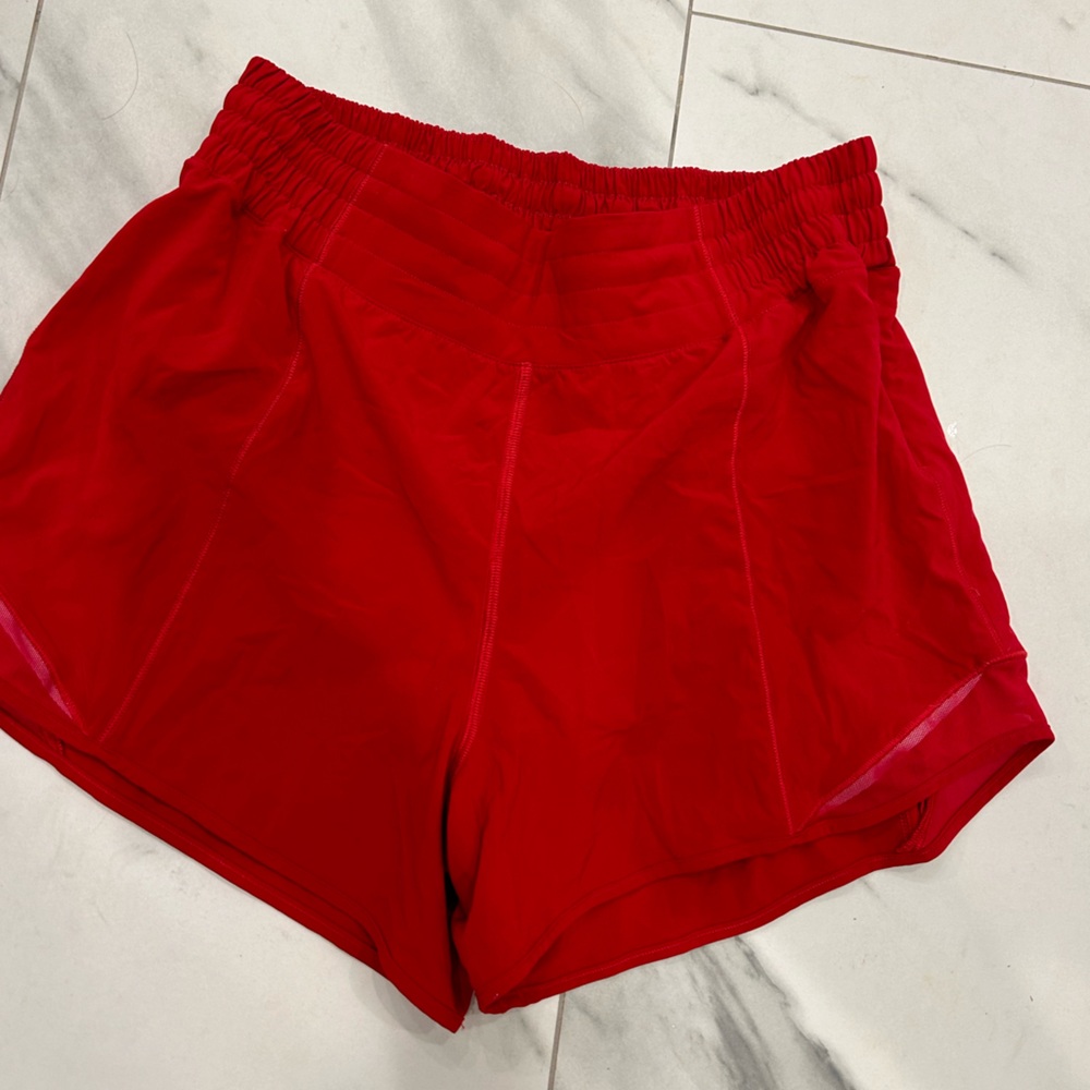 LULULEMON 4” hotty hots size 8